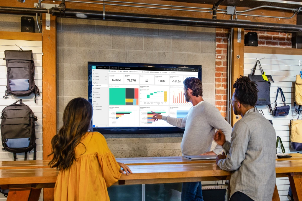 Operations manager presenting data to retail team members in-store.