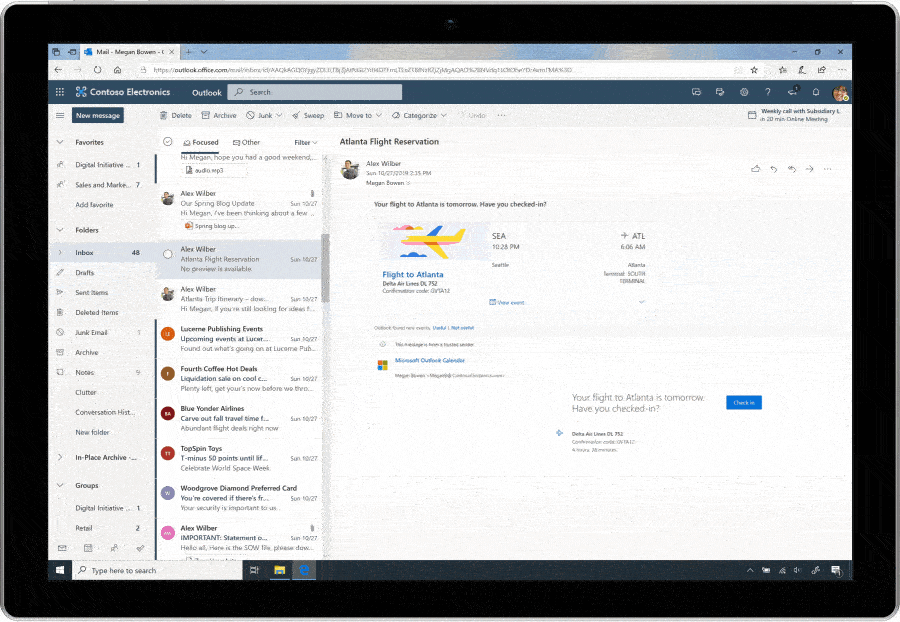 Animated image of Sticky Notes being used in Outlook on the web.